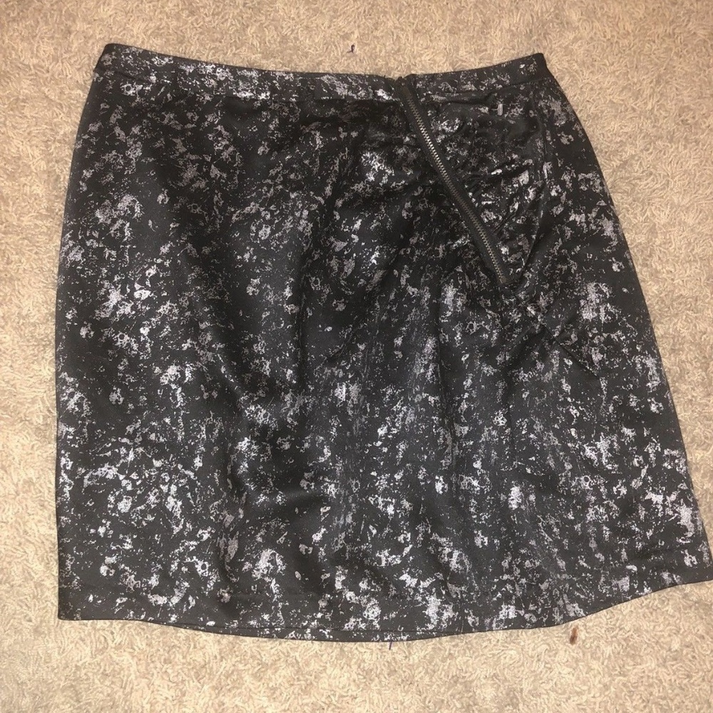Silence + Noise Mini Skirt with Zipper Detail Sz 8